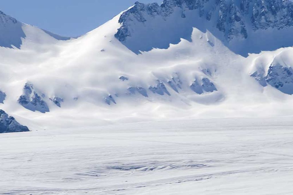 Escapada Invernal al Cajón del Maipo: 2 Días/1 Noche de Nieve y Relax entre Semana